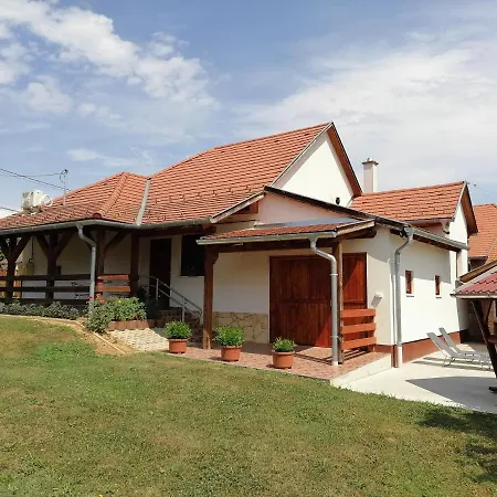 Guest house 8888 Apartmanhaz *