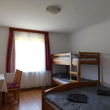 8888 Apartmanhaz Guest house