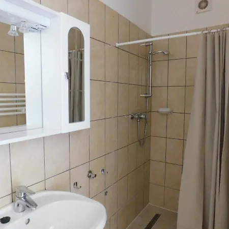 Guest house 8888 Apartmanhaz *