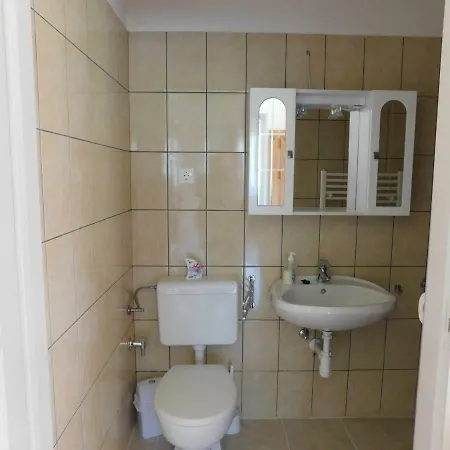 8888 Apartmanhaz Guest house